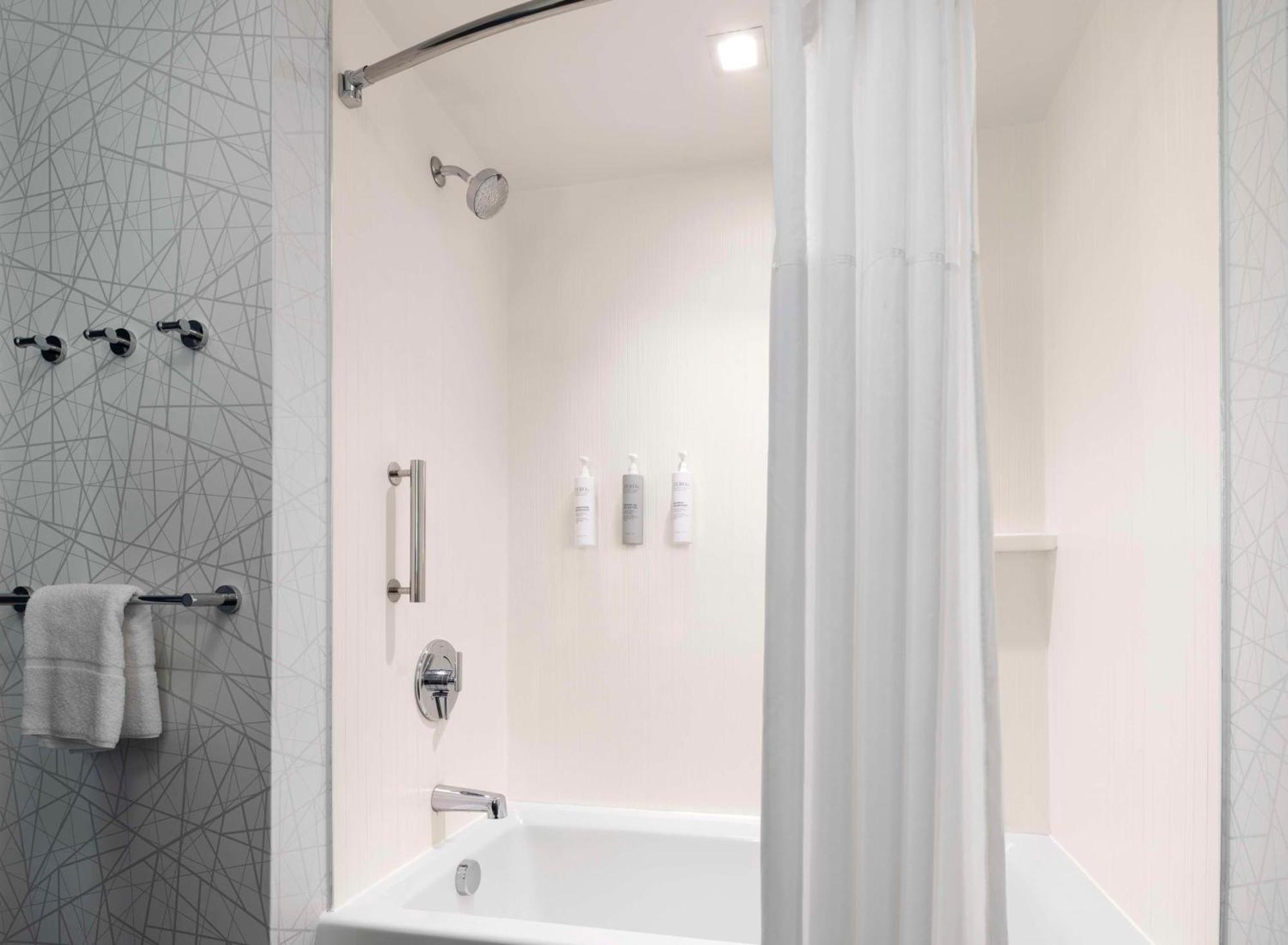 Hotel Hampton & Suites-worcester, Ma 3*